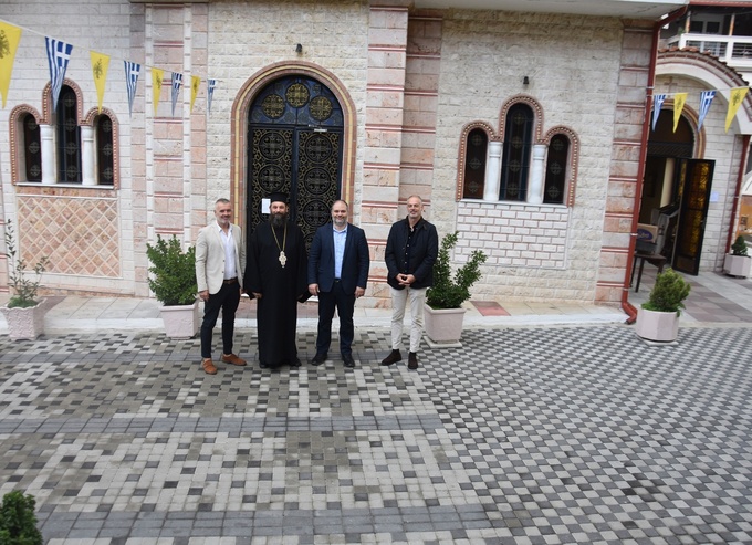 Φωτογραφία Ολοκληρώθηκε το πλακόστρωτο στην Εκκλησία του Αγίου Δημητρίου Νάουσας